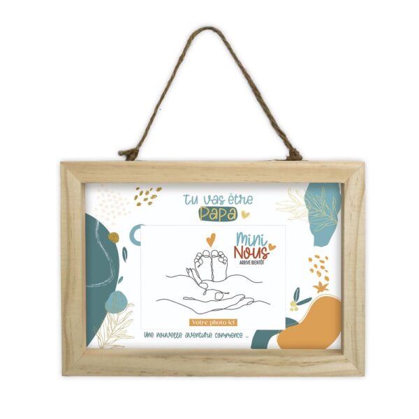 Offrez un moment d'émotion inoubliable à votre futur papa avec ce cadre photo personnalisé. C'est bien plus qu'un simple objet, c'est un témoignage d'amour et d'une nouvelle vie qui commence.