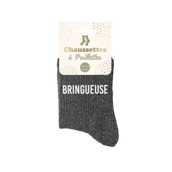 Une paire de chaussettes courtes en coton, parsemées de paillettes scintillantes. L'inscription "Bringueuse" est brodée en blanc sur le dessus de chaque chaussette.