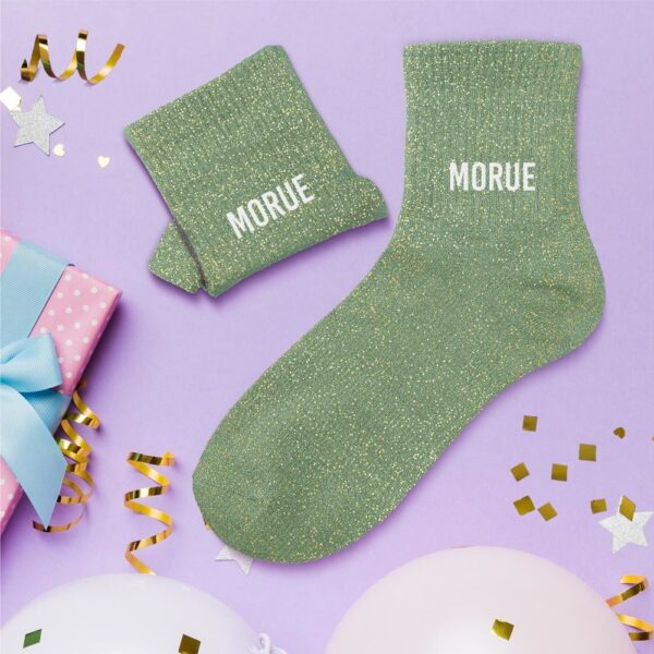 Chaussettes courtes à paillettes vert de gris avec inscription 'Morue', taille unique 36-42, idéales pour un look original, humoristique et estival.