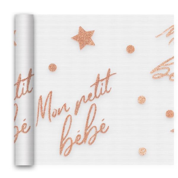 Sublimez votre table de fête avec ce magnifique chemin de table transparent orné de l'inscription "Mon petit bébé" en paillettes dorées