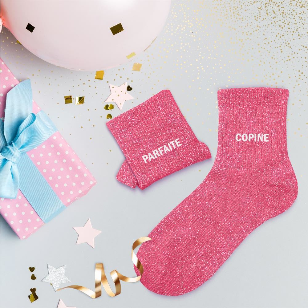 DUO PARFAITE COPINE. À la recherche d'une paire de chaussettes originale.
