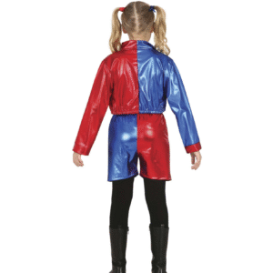 Déguisement Dangerous Girl enfant comprenant un short, un t-shirt et une veste avec des détails contrastés, idéal pour les fêtes costumées, Carnaval, Halloween, les spectacles ou les jeux d'imitation.