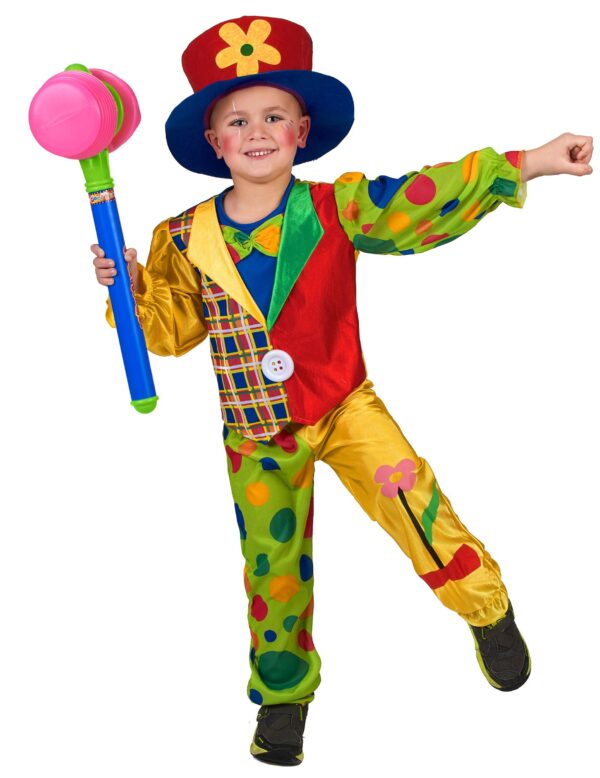 Déguisement de clown pour garçon, comprenant une combinaison à couleurs asymétriques jaune et vert à pois avec faux gilet rouge et à carreaux, nœud papillon, élastiques aux chevilles et poignets, et un chapeau haut de forme rouge et bleu avec une fleur, idéal pour le Carnaval et les fêtes sur le thème du cirque.