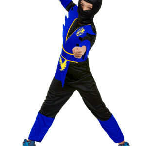 Déguisement de ninja bleu pour garçon, comprenant un tee-shirt noir et bleu à manches longues avec finitions en pointes, un plastron en feutrine orné d'un phénix doré, un pantalon noir fluide à taille élastique et une cagoule noire, idéal pour le Carnaval, les anniversaires et les fêtes déguisées.