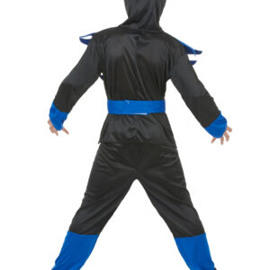 Déguisement de ninja bleu pour garçon, comprenant un tee-shirt noir et bleu à manches longues avec finitions en pointes, un plastron en feutrine orné d'un phénix doré, un pantalon noir fluide à taille élastique et une cagoule noire, idéal pour le Carnaval, les anniversaires et les fêtes déguisées.