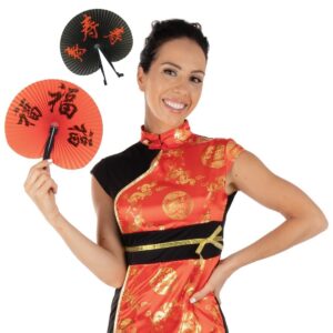 Ajoutez une touche d'élégance orientale à votre décoration avec cet éventail en papier orné de caractères chinois. Parfait pour les amateurs d'art asiatique et les collectionneurs