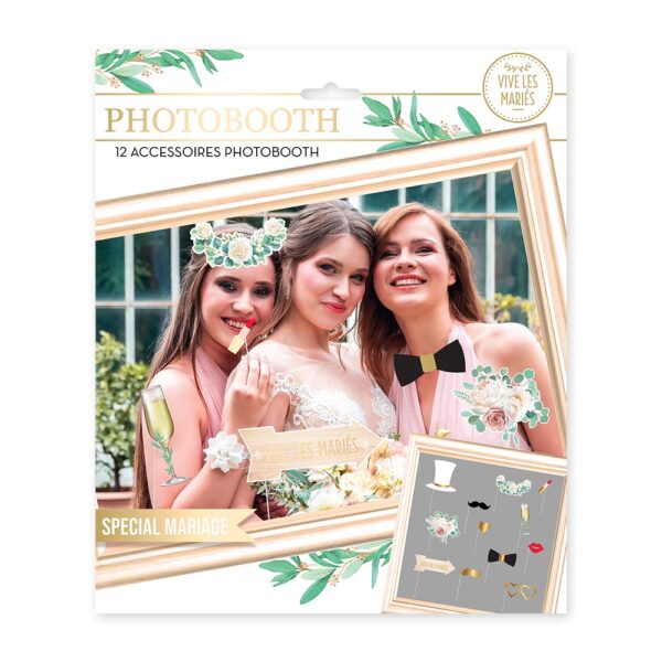 PHOTOBOOTH MARIAGE. Avec une moustache, un chapeau de maitre, des lunettes en cœur accessoire déguisement