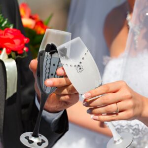 Imaginez-vous levant ces magnifiques flûtes pour porter un toast à votre amour éternel. Ces flûtes à champagne personnalisées sont bien plus qu'un simple objet, elles sont le symbole de votre union.