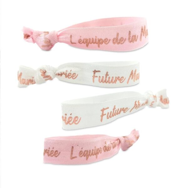 Soyez la plus belle équipe de la mariée avec ces bracelets élégants et personnalisés. "L'équipe de la Mariée" et "Future Mariée" : ces inscriptions feront de vous des amies complices et stylées.