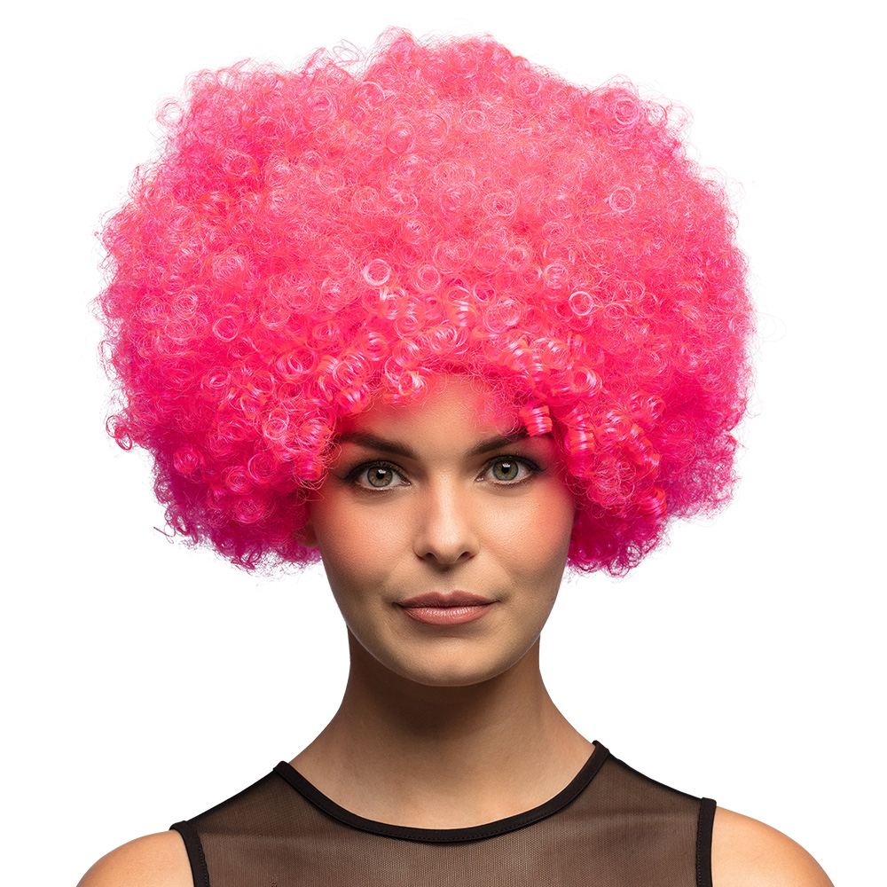Perruque afro rose en cheveux synthétiques, avec élastique. Accessoire de déguisement idéal pour une soirée à thème rose, un carnaval ou Halloween.