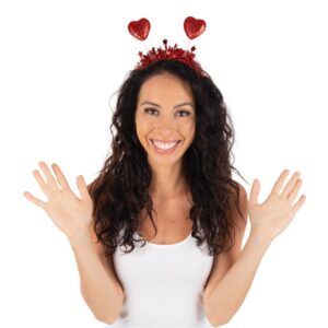 Ce serre-tête orné de cœurs et d'étoiles est l'accessoire idéal pour ajouter une touche de romantisme à votre tenue. Confortable et élégant, il vous fera briller de mille feux