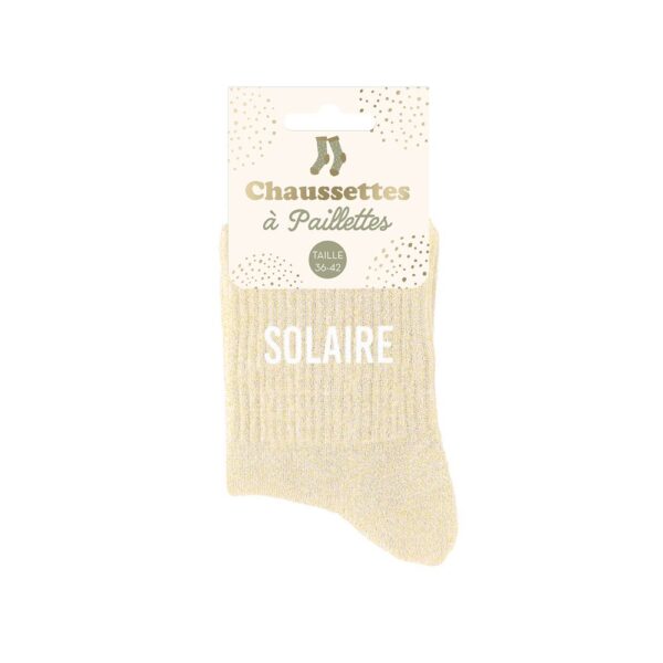 s chaussettes couleur sable à paillettes avec la mention "Solaire" en blanc
