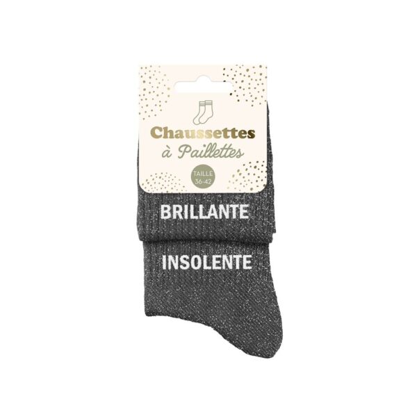 chaussettes dépareillées noires à paillettes avec les mentions "Brillante" et "Insolente" en blanc