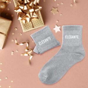 chaussettes grises à paillettes avec la mention "Élégante" en blan