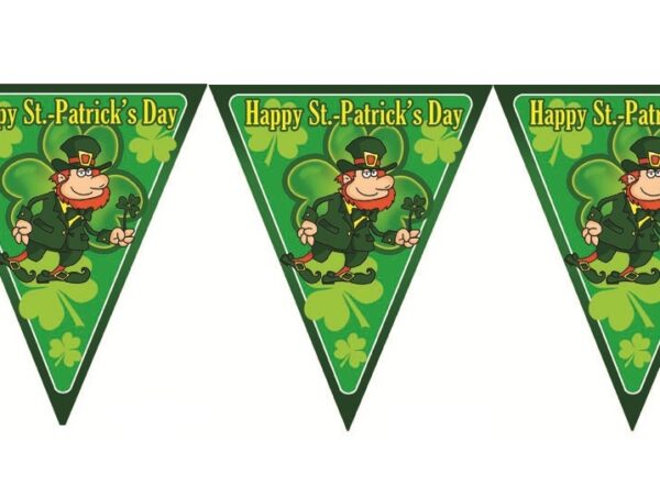 guirlande motif saint patrick avec 10 fanions. matière 100% nylon. dimensions: longueur totale 5m, fanions largeur 19cm environ et hauteur 29cm environ