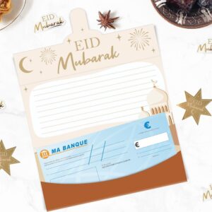 ENVELOPPE PORTE BILLET AID MUBARAK. Cette enveloppe porte-billets est idéale pour y glisser un chèque ou de l'argent à la fin du Ramadan pour célébrer l'Aïd. Cette carte enveloppe marron présente un motif de tiges dorées, de bâtiments à l'architecture islamique ainsi que des étoiles et une Lune blanche. L'enveloppe refermable peut également être personnalisée avec un gentil mot à l'intérieur. Une enveloppe blanche est également fournie.