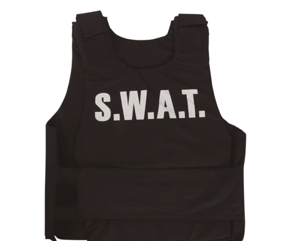Ton enfant rêve d’actions, de missions secrètes et de devenir le chef de la brigade ? Avec ce gilet S.W.A.T., il entre directement dans l’unité d’élite de l’amusement ! Un accessoire au top pour compléter un déguisement de super agent des forces spéciales.