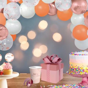 KIT ARCHE BALLONS PARTY BLUSH. Donnez du volume à vos fêtes d'anniversaire avec ce kit arche à ballons quadricolore pour un rendu unique ! Accrochée en présentation ou suspendue au centre de la pièce, cette arche d'anniversaire impressionnera vos invités dès leur arrivée. Composée de quarante ballons de trois modèles différents, cette arche est facile à réaliser et à mettre en place . Elle transformera votre salle de fête en un espace horrifique. Ce kit comprend : 10 ballons transparents à pois multicolores, 12 ballons blancs, 12 ballons oranges, 6 ballons dorés et 3 mètres de ruban accroche ballons.