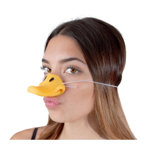 🦆 BEC CANARD 🦆 Le bec qui vous donne fière allure... ou presque ! Idéal pour devenir le roi de la mare le temps d’une soirée, ce bec de canard est l’accessoire parfait pour un déguisement aussi absurde qu’irrésistible. Une touche de ridicule ? Peut-être. Mais assumée à 100 % !