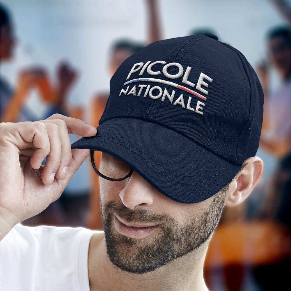 casquette "Picole Nationale" est l'accessoire de mode parfait pour un apéritif humoristique