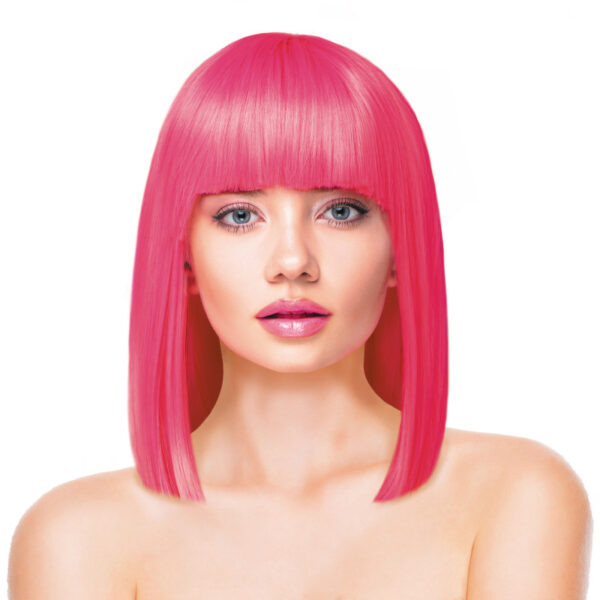 Vous avez toujours rêvé d'être une danseuse étoile (même si votre spécialité, c'est plutôt le moonwalk maladroit) ? Notre perruque Crazy Rose est l'accessoire idéal pour une transformation instantanée ! Avec sa coupe carré droit à frange, elle vous donnera un air glamour et audacieux, parfait pour enflammer la piste de danse (ou le karaoké du coin). Attention, risque élevé de se mettre à faire des French Cancans improvisés !