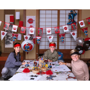 Avec ces pailles accrocheuses aux motifs ninja, vous créerez une atmosphère unique et festive que vos invités n'oublieront jamais. En plus d'être fonctionnelles, elles sont également très amusantes pour les anniversaires d'enfants cool.