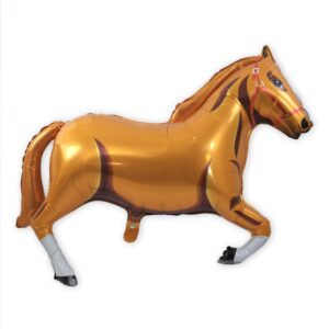 BALLON METALLIQUE CHEVAL. Ce ballon métallique en forme d'un cheval est idéal pour créer une ambiance festive lors d'une fête ou de l'anniversaire d'un enfant. Etoiles pleins les yeux garanties ! Très facile d'utilisation car sans nœud à faire, ce ballon métallique cheval possède une paille de gonflage incluse. Il peut se gonfler à l'air ou à l'hélium. La tenue au gonflage est de plus de 48 heures. Le ballon prend la forme d'un cheval brun au galop. Il possède un harnais rouge autour de sa tête et le bas de ses pattes (juste avant les sabots) sont blancs.