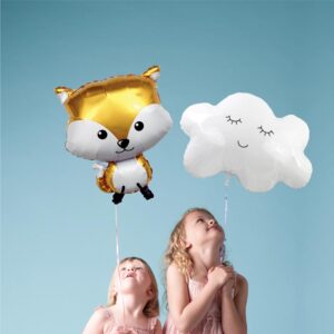 BALLON METALLIQUE RENARD. Ce ballon métallique en forme de renard est idéal pour créer une ambiance festive lors d'une fête ou de l'anniversaire d'un enfant. Etoiles pleins les yeux garanties ! Très facile d'utilisation car sans nœud à faire, ce ballon métallique renard possède une paille de gonflage incluse. Il peut se gonfler à l'air ou à l'hélium. La tenue au gonflage est de plus de 48 heures. Le ballon renard est doré sur le haut du crâne, sur le dos et la queue. Le reste est blanc avec pour exception ses yeux, nez, bouche et ses pattes arrière, qui sont en noir.