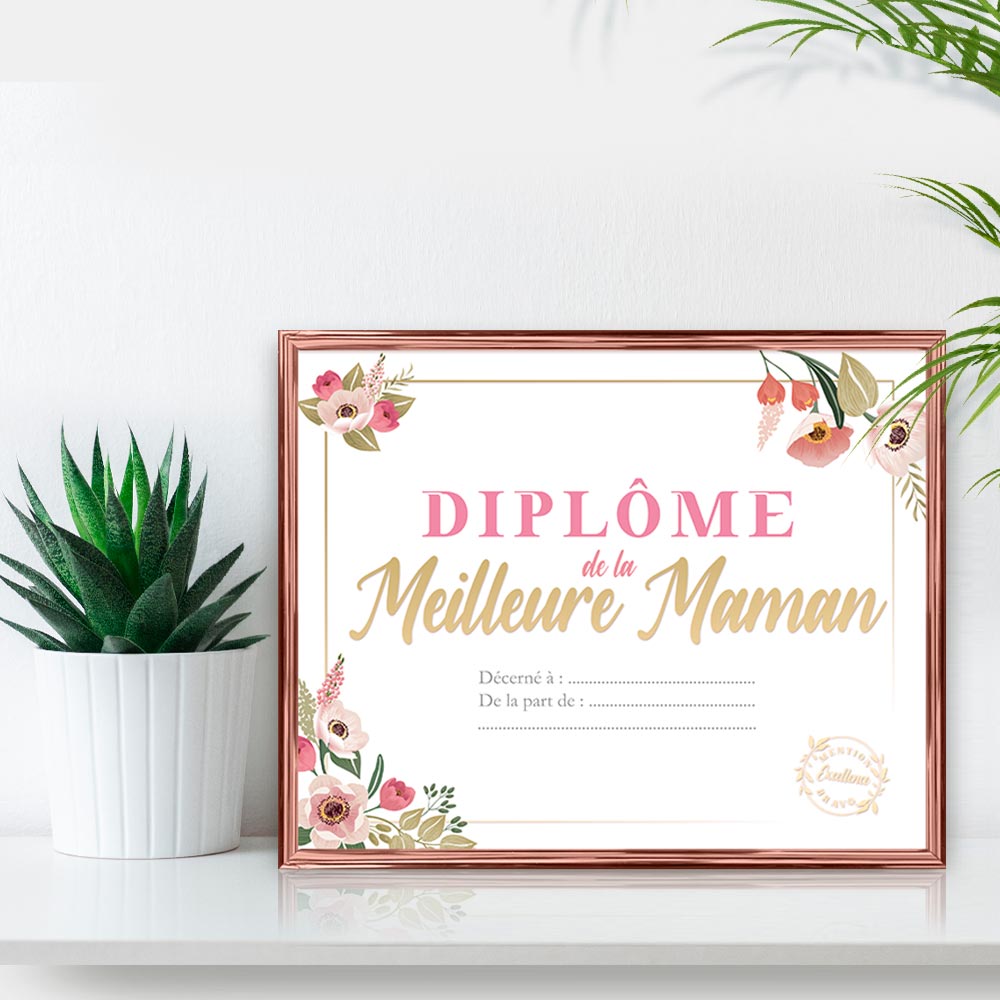CADRE DIPLOME MEILLEURE MAMAN. Ce cadre fleuri spécial meilleure maman ne manquera pas d’originalité pour faire d un jour particulier, un moment inoubliable. Mention excellent. Personnalisable. couleurs or et rose doré. H,20,5 cm/ L. 25,5 cm.