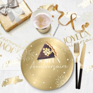 CHEMIN DE TABLE PARTY DORÉ. Ce chemin de table Party doré est idéal pour décorer votre table pour fêter un excellent anniversaire. Ambiance festive garantie ! D'une longueur de 4 m, ce chemin de table blanc se mariera à merveille au milieu de votre table à manger. Il possède un fond blanc accompagné de la mention "Joyeux Anniversaire" avec un motif d'étoiles et de feux d'artifice dorés.