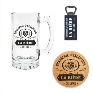 COFFRET DELUXE BIERE. Pour un cadeau idéal à offrir en cadeau à un(e) amateur/trice de bière, ce coffret prestige saura surprendre par son originalité. Composé d'une chope de bière, d'un décapsuleur et d'un dessous de verre assorti "Brasserie d'exception - la bière de luxe", ce coffret ne laissera personne indifférent. *L'abus d'alcool est dangereux pour la santé, à consommer avec modération*