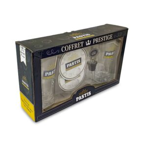 Un cadeau chic et convivial pour les moments entre amis ! Faites de chaque apéritif un moment spécial avec ce coffret prestige Pastis. Ce joli coffret est l'allié parfait des amoureux de pastis, avec des accessoires qui allient praticité et élégance. Un cadeau original pour ceux qui aiment partager un bon moment autour d’un verre, que ce soit pour un anniversaire, Noël, ou tout autre événement festif. Offrir ce coffret, c’est offrir un moment de convivialité et de plaisir !