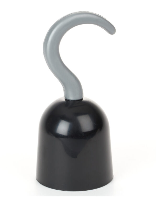 Qu'est-ce qu'un pirate sans son crochet ? Ce crochet de pirate en plastique gris, avec son manche noir, est l'accessoire idéal pour parfaire votre déguisement de flibustier. Que ce soit pour un carnaval, une soirée déguisée ou même un événement à thème, ce crochet fera sensation ! Alors, hoist the flag et préparez-vous à conquérir les mers (ou du moins, la piste de danse).