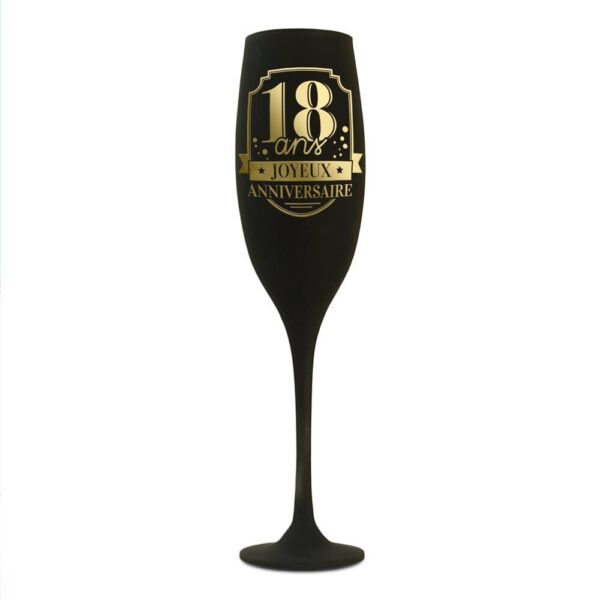 La flûte noire dorée combine élégance et modernité, avec une base dorée et un verre noir pour un effet visuel à couper le souffle. Que vous célébriez un anniversaire ou un événement spécial, cette flûte ajoutera du glamour à vos festivités ! 🍸✨
