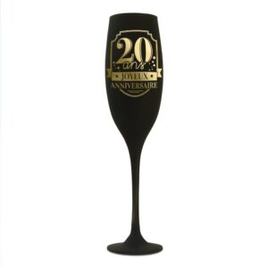 La flûte noire dorée combine élégance et modernité, avec une base dorée et un verre noir pour un effet visuel à couper le souffle. Que vous célébriez un anniversaire ou un événement spécial, cette flûte ajoutera du glamour à vos festivités ! 🍸✨