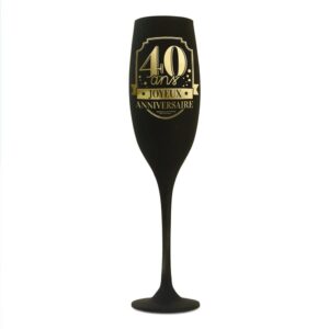 La flûte noire dorée combine élégance et modernité, avec une base dorée et un verre noir pour un effet visuel à couper le souffle. Que vous célébriez un anniversaire ou un événement spécial, cette flûte ajoutera du glamour à vos festivités ! 🍸✨