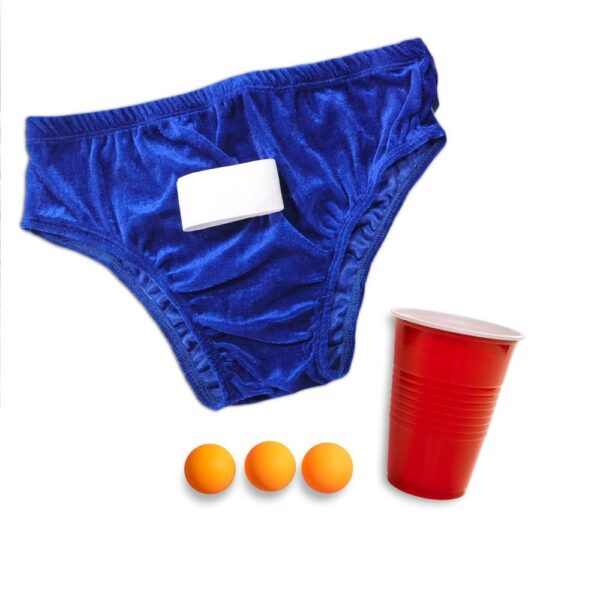BITE PONG Ce jeu à boire contient 3 balles, 1 slip et 1 gobelet 50 cl. Le premier joueur enfile le slip et place le gobelet (rempli de sa boisson favorite) dans le porte gobelet. Le second joueur prend les 3 balles et doit envoyer chacune d’elles dans le gobelet. S’il y parvient, c’est le joueur en slip qui boit, si il rate, c’est lui qui boit ( à la source ! )