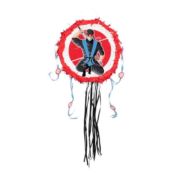 Piñata à tirer Ninja (35 x 35 x 9 cm) Vivez une aventure passionnante avec cette piñata en forme de ninja. Cette piñata unique ajoute une touche d'action et d'amusement à n'importe quelle fête, ce qui en fait une expérience inoubliable pour les petits comme pour les grands. Remplissez la piñata de bonbons et de petits cadeaux et voyez l'excitation sur les visages des fêtards lorsqu'ils découvrent les trésors à l'intérieur.