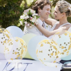 SACHET 6 BALLONS CONFETTIS EN CŒUR. Que ce soit pour orner votre réception ou votre voiture de mariage, ce sachet à ballons à confettis en forme de cœurs sera idéal pour apporter une touche idyllique à vos photos de mariage. Compatible à l air ou à l hélium. Sachet de 6 ballons. Diamètre 30 cm.