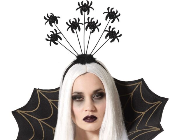 Envie d’un look terrifiant et original pour Halloween ou une soirée à thème ? Ce serre-tête décoré de petites araignées est l’accessoire parfait pour semer la panique autour de vous ! Facile à porter et diaboliquement fun, il apporte une touche effrayante sans trop en faire.