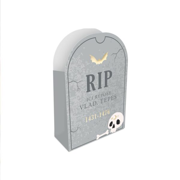 Parce que même les vampires ont besoin de sucre, ces sacs à bonbons façon stèle mortuaire rendront hommage à Vlad tout en récoltant un maximum de sucreries. Format idéal pour contenir tous les bonbons, chamallows ensorcelés et réglisses démoniaques que vos petits terreurs vont dénicher !