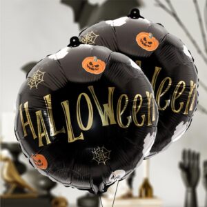 Ajoutez un brin de terreur chic à votre fête avec ce ballon métallique noir Halloween ! Son inscription dorée "Halloween" scintille dans la pénombre... idéal pour faire frissonner vos invités sans même allumer les bougies !