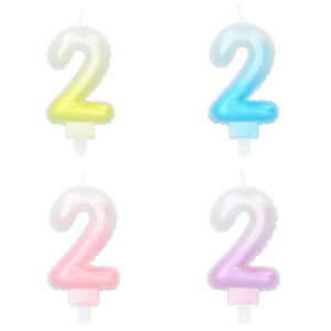 Ajoutez une touche de couleur douce et élégante à vos gâteaux d'anniversaire et autres célébrations avec nos bougies pastel en forme de chiffre. Disponibles de 1 à 9 et dans quatre jolies couleurs pastel à découvrir en boutique, elles apporteront une ambiance festive et délicate à votre événement. Que la fête commence !