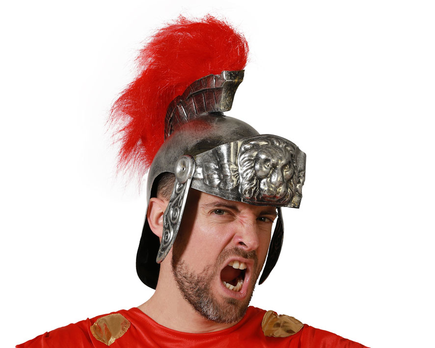 Incarnez la grandeur de l'Empire romain avec notre casque de Romain. Cet accessoire emblématique apportera une touche historique et impressionnante à votre déguisement pour toutes vos soirées costumées. Son design soigné et reconnaissable vous assurera un look digne d'un véritable centurion.