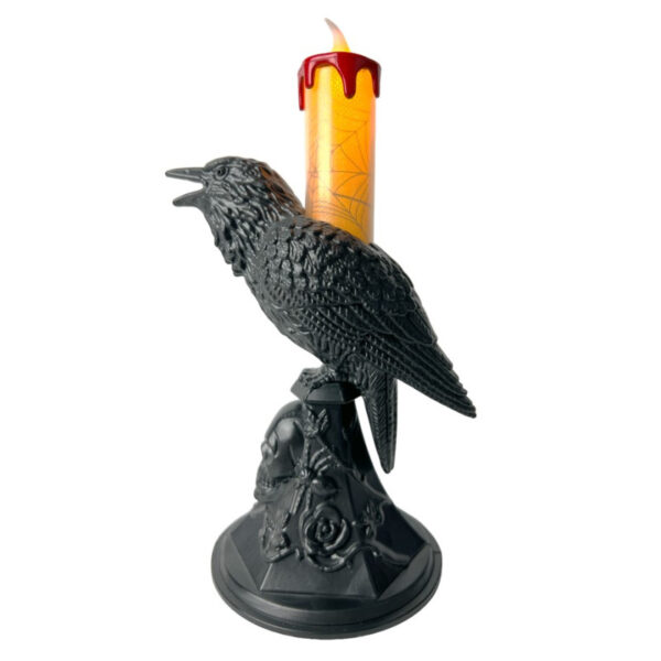 Si tu veux ajouter une touche de mystère et de frissons à ta décoration, notre chandelier à LED avec corbeau est l'accessoire idéal pour t’accompagner pendant ta soirée Halloween. Avec son look intrigant et sa lumière tamisée, ce chandelier est parfait pour poser sur une table, une étagère ou une cheminée – et il ne passera pas inaperçu !
