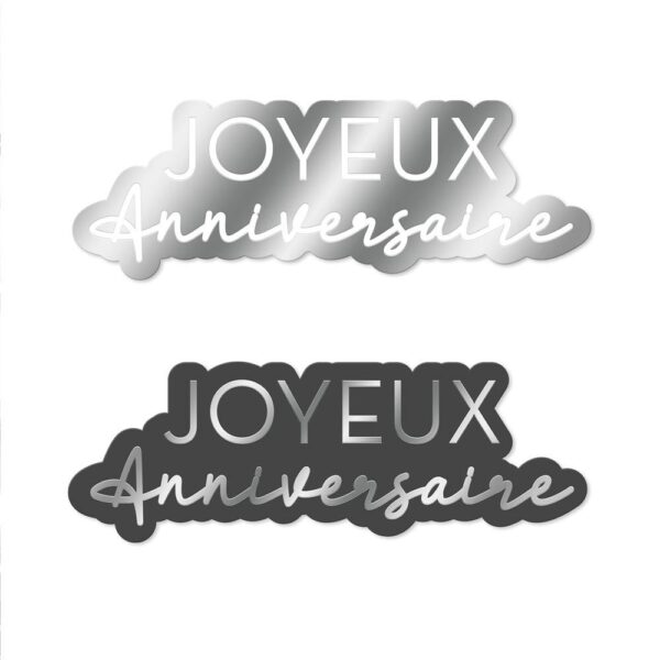 Apportez une touche de classe et de brillance à votre décoration d'anniversaire grâce à notre kit Party Argent. Ces 20 éléments de table, joliment dessinés avec l’inscription "Joyeux Anniversaire" et bordés de gris clair, s’harmonisent parfaitement avec une déco chic, moderne ou argentée. Un petit détail qui fait toute la différence !