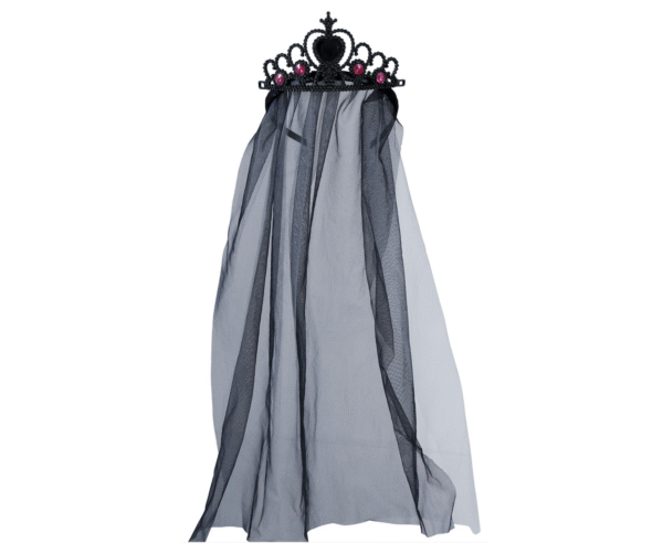 Offrez-vous une allure royalement effrayante avec ce diadème noir orné d’un voile mystérieux. Il se porte fièrement sur les cheveux lâchés, relevés, ou même une perruque. Parfait pour Halloween, un bal gothique ou une soirée à thème sorcière, vampire, ou même veuve noire fatale.