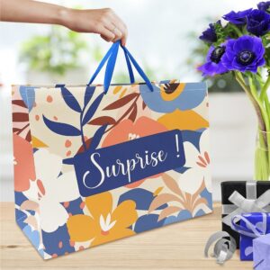 Sublimez vos cadeaux les plus imposants avec notre pochette "Surprise !" Florale TGM. Son design joyeux et coloré aux motifs floraux originaux, associé à un encadré bleu portant la mention "Surprise !", apportera une touche d'enthousiasme et de mystère à vos présents de grande taille.