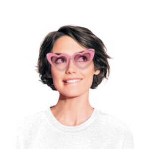 Ces lunettes vintage cœur pink sont parfaites pour celles qui veulent afficher un look à la fois rétro et moderne. Avec leur monture en forme de cœur et leur couleur rose pétillante, elles ajoutent instantanément une touche de fun et de romantisme à n’importe quelle tenue. À porter pour une fête à thème, un festival, ou simplement pour faire sensation à chaque selfie ! 📸✨