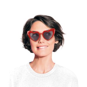 Envie d’un look qui en jette ? Ces lunettes cœur rouges sont un concentré d’amour, de fun et de vibes vintage. On dirait qu’elles sortent tout droit d’un clip des années 80… et c’est exactement pour ça qu’on les adore ! À porter avec audace, rouge à lèvres et sourire compris.